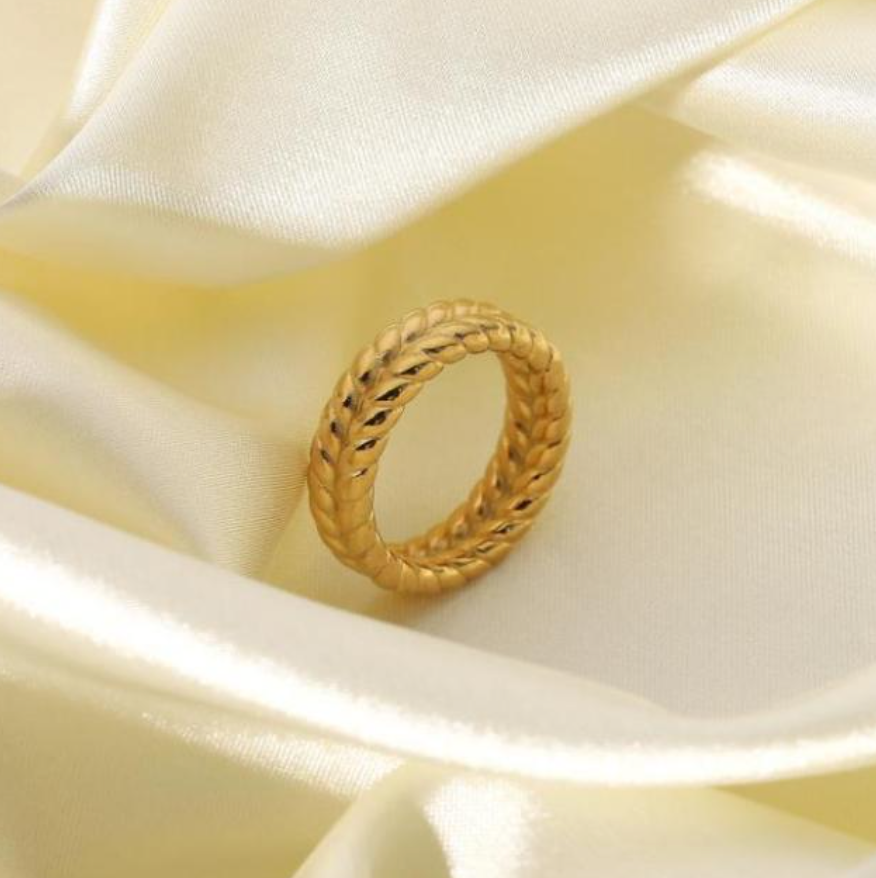 Queen Ring